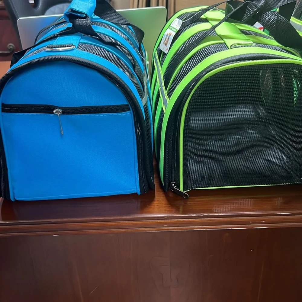 Pet carrier bag breathable two sizes available 1 per order NWT